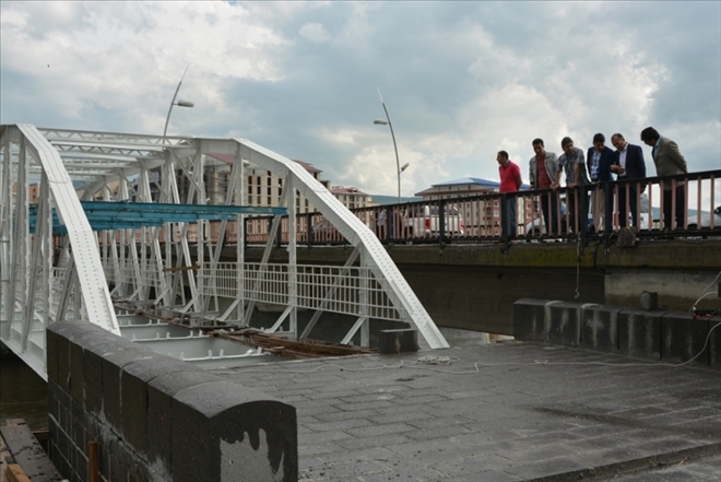 Tarihi demir köprüde onarım çalışması