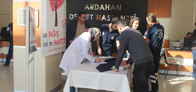Organ Bağışı Haftası kapsamında,  Ardahan devlet hastanesinde stant açıldı