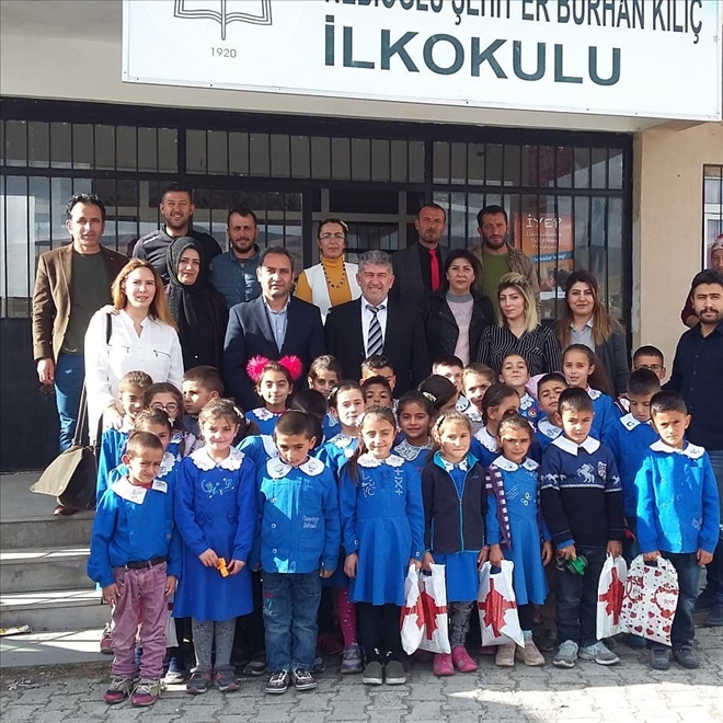 AK Parti Merkez İlçe´den, köy okullarını sevindiren ziyaret