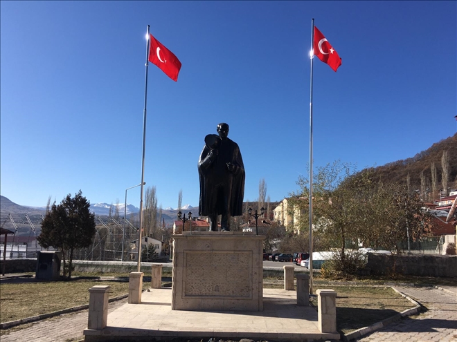 Posof Belediyesi Atatürk büstünü yeniledi