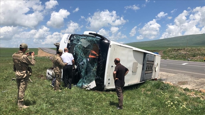 Yolcu otobüsü devrildi: 1 ağır 6 yaralı