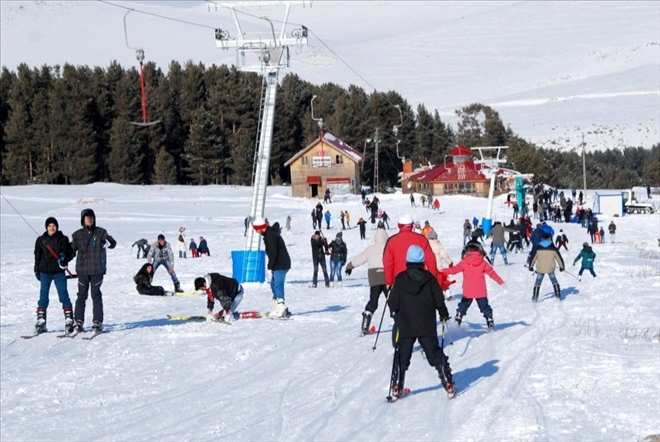 Ardahan´da beklenen kar yağmadı, kayak merkezinde sezon açılmadı