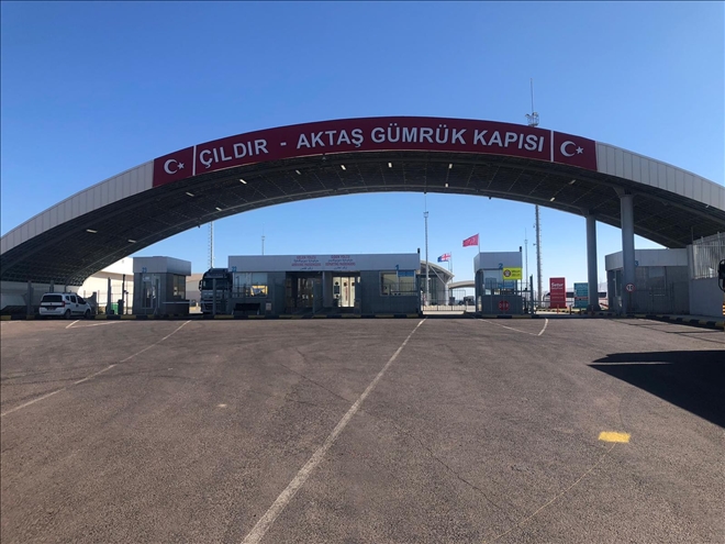Aktaş sınır kapısından Türk ve Azeri tırların geçişine izin verilmiyor