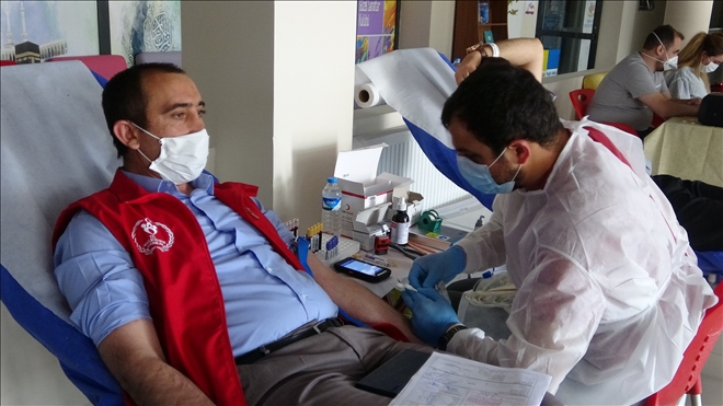 Gençlik Merkezi personelinden Türk Kızılay´a kan bağışı