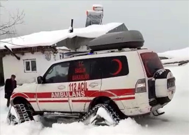 Diyaliz hastası, paletli kar ambulansıyla hastaneye kaldırıldı