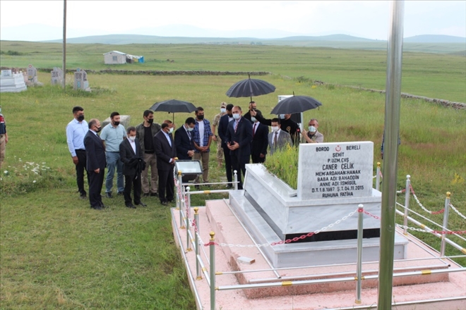 Başsavcı Arısoy, Şehit Uzman Çavuş Caner Çelik´in mezarını ziyaret etti