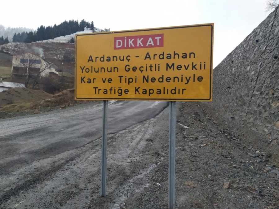 Ardahan-Ardanuç karayolu kar nedeniyle ulaşıma kapandı