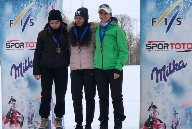 Sporcu Dilan Demir, kayaklı koşu yarışmalarında birinci oldu