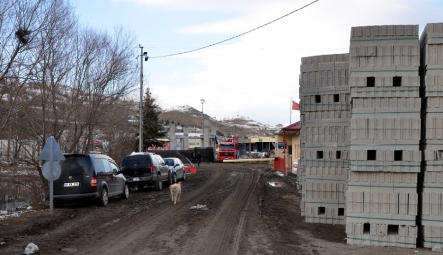 Türkgözü Sınır Kapısı geçici olarak trafiğe kapatıldı