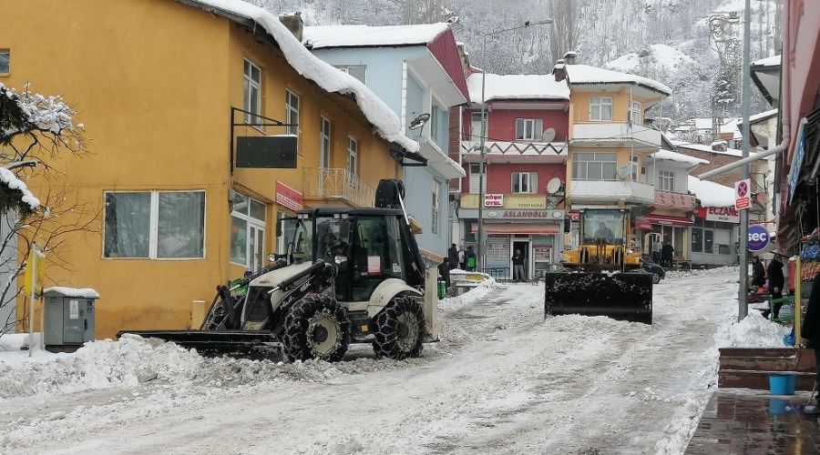 Posof Belediyesi karla mücadele çalışmalarına devam ediyor
