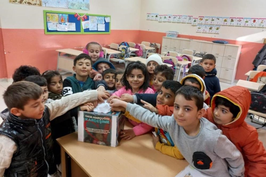 Ardahanlı çocuklar kumbaralarını depremzede akranlarına bağışladı