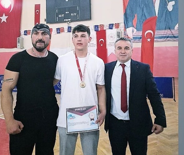 Ardahanlı sporcular bilek güreşinde Türkiye finallerinde