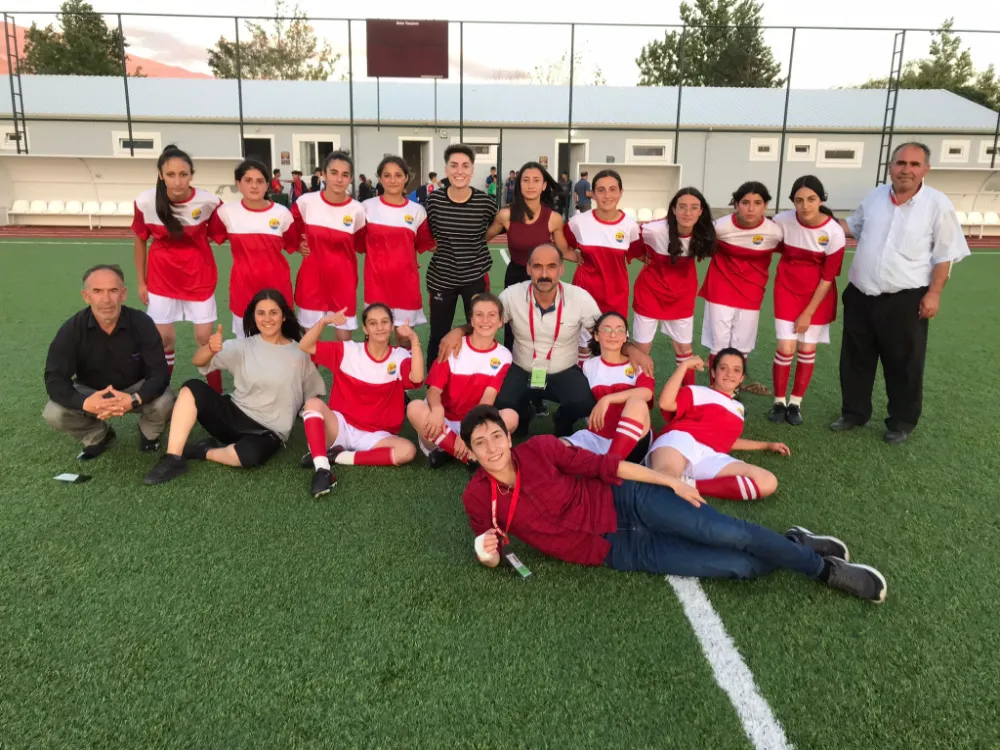 Kura Kadın Futbol Takımı grubunu lider bitirdi
