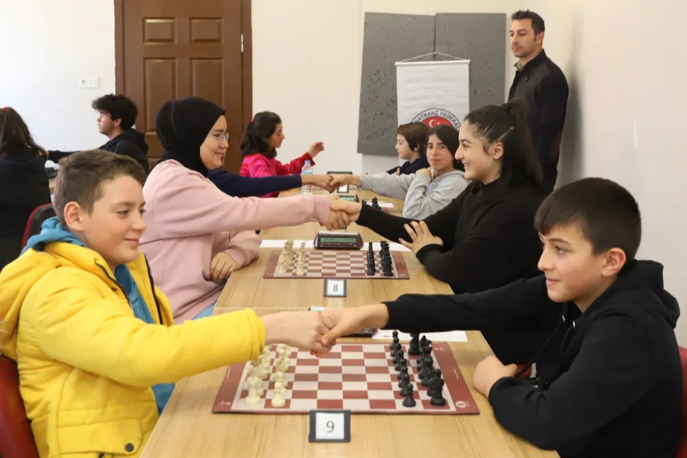 ARÜSEM’de düzenlenen satranç turnuvasına büyük ilgi