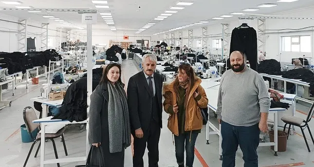 Başkan Gültekin, tekstil  atölyesini ziyaret etti