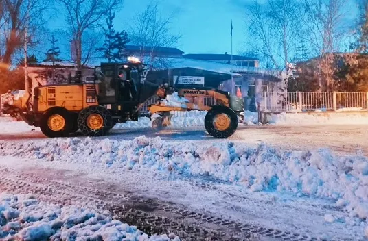 İl Özel idare ekipleri karla mücadele çalışmalarını sürdürüyor