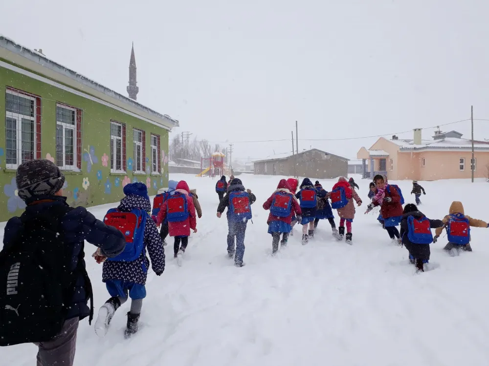 Köy okulları ve taşımalı eğitimde kar tatili uzatıldı
