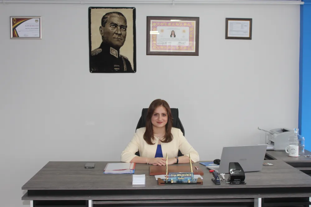 Genç Avukat Ceren Arslangörür kendi ofisini açtı