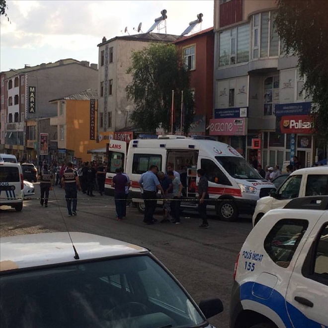 GÖLE´DE TAŞLI SOPALI KAVGA