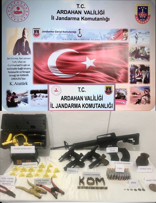Ruhsatsız silah ve tarihi eser ele geçirildi