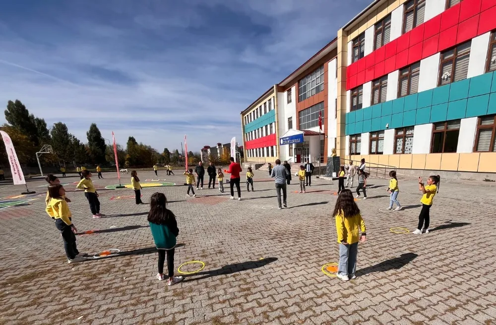 Ardahan’da Dünya Kız Çocukları Günü’nde kız çocuklarına spor coşkusu