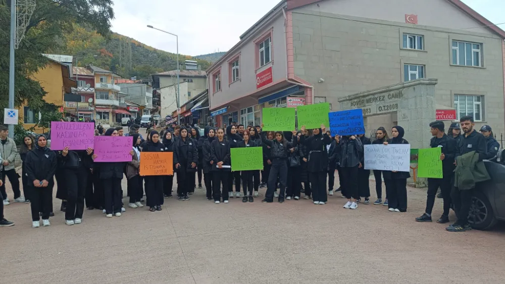 Posof’ta “Kadına ve Çocuğa Dokunma” yürüyüşü