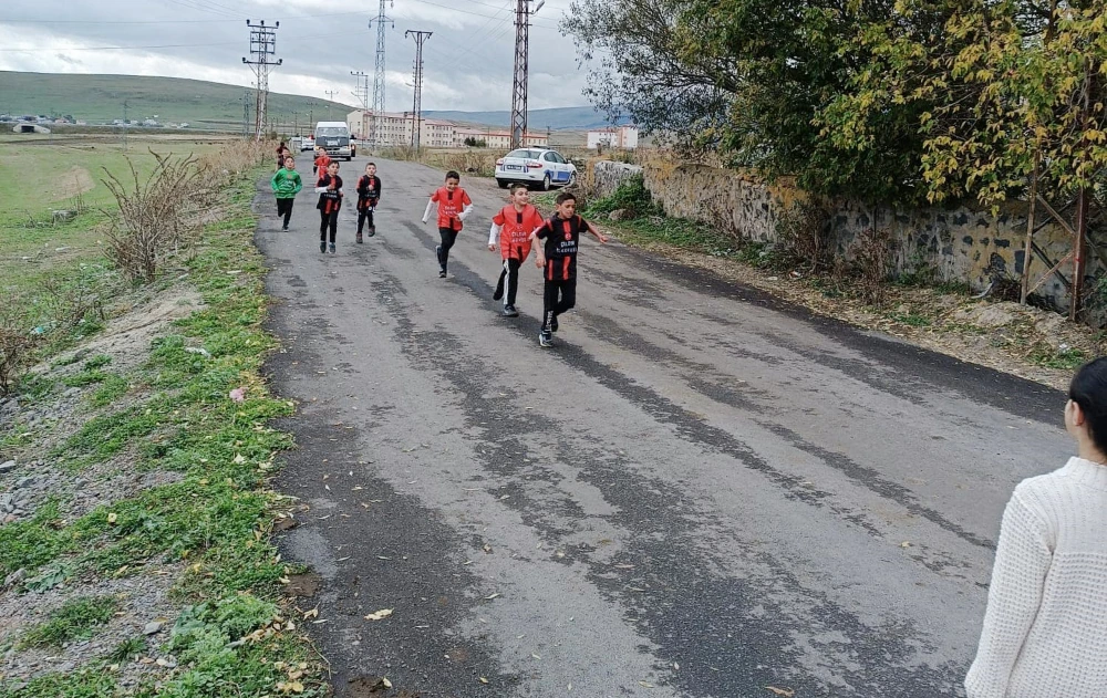 Çıldır’da Atletizm Kros Yarışması düzenlendi