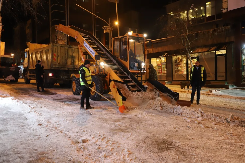 Ardahan Belediyesi’nden hummalı kar temizliği çalışması