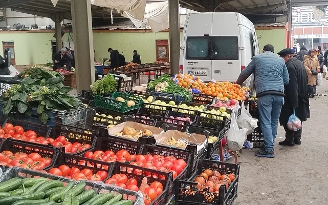 Soğuk hava pazar esnafının işlerini düşürdü