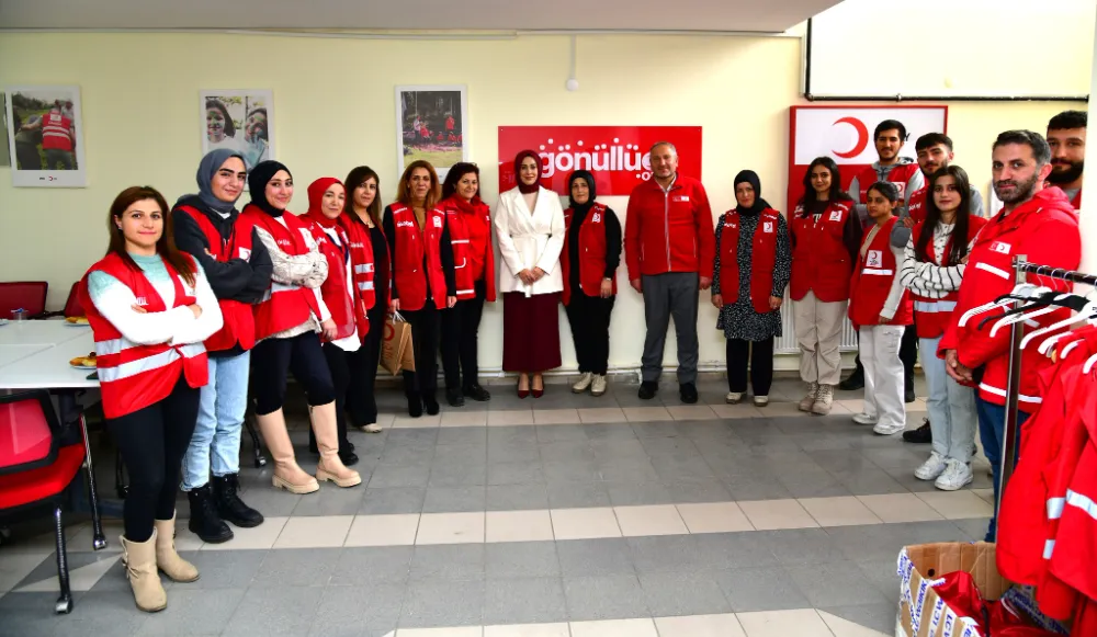 Vali eşi Berna Çiçek’ten, Türk Kızılayına Gönüllüler Günü ziyareti