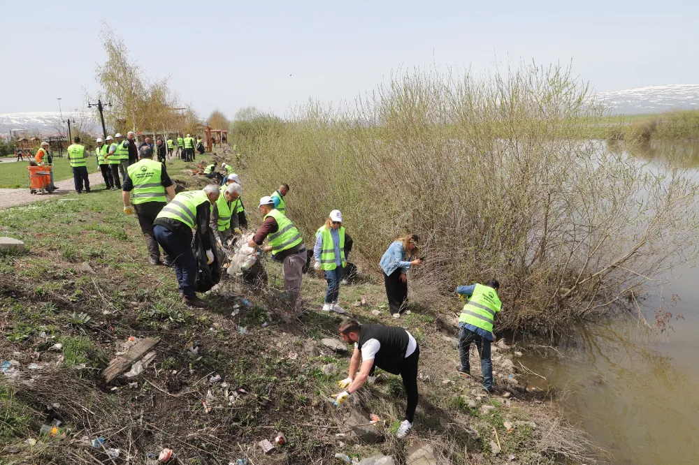 Ardahan Belediyesinin bahar temizliği devam ediyor