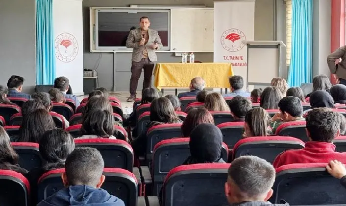 İl Tarım Müdürü, Fatih Cineviz, öğrencilerle mesleki Kariyer günlerinde buluştu