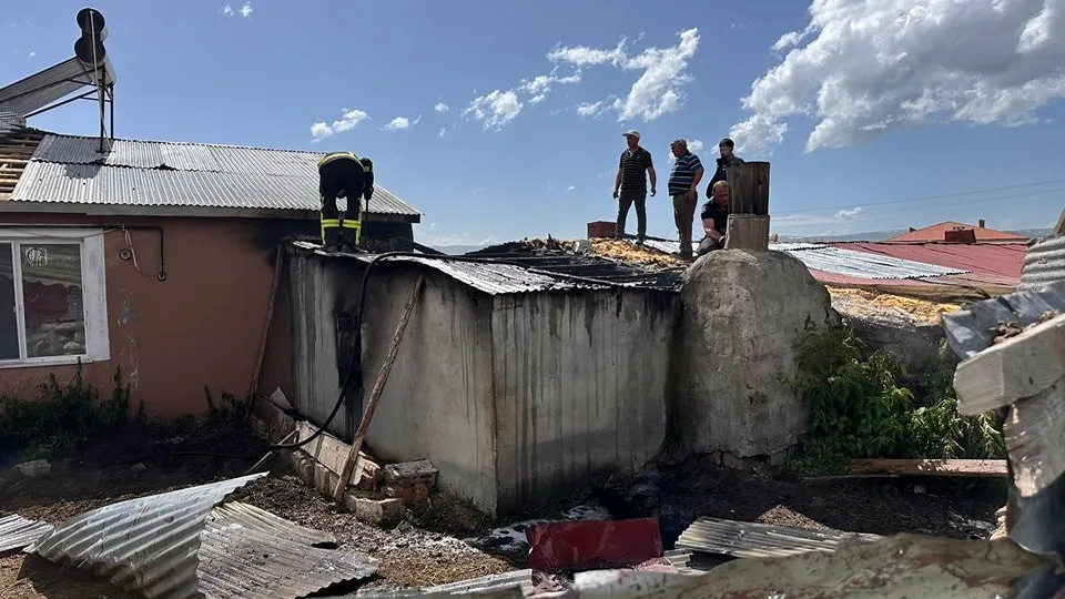 Sobadan çıkan yangın evi küle çevirdi