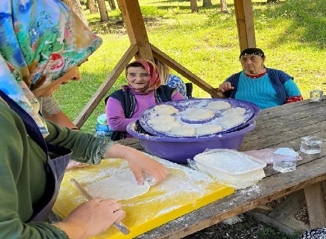 Huzur evi sakinleri için Doğa yürüyüşü ve Piknik etkinliği düzenlendi