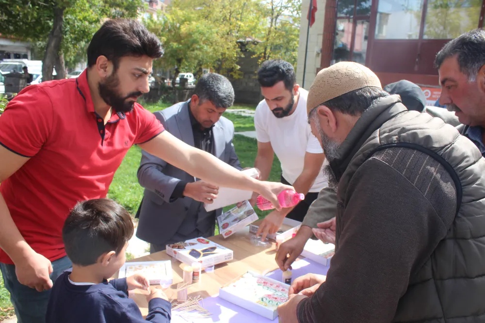 Vatandaşlara ahi lokumu dağıtıldı