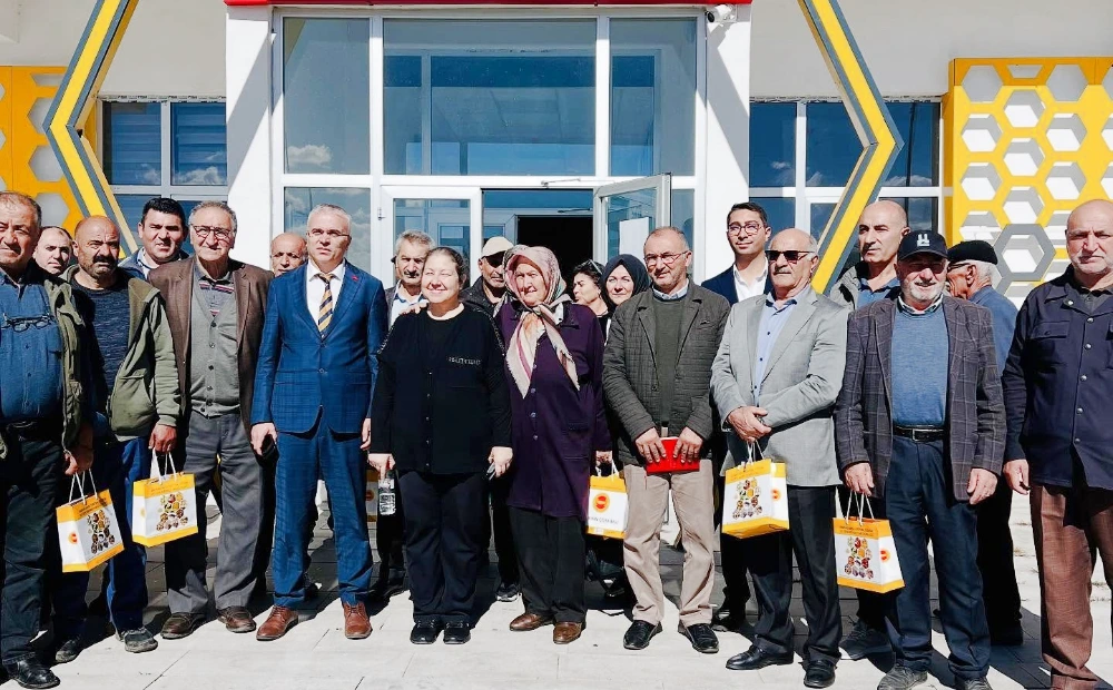 Başkan Çamliyurt: “Kafkas Arısı Bereketinin Simgesidir”