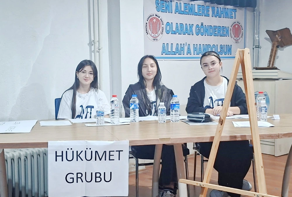 Fen Lisesi Münazara Günlerinde Başarısını Sürdürüyor