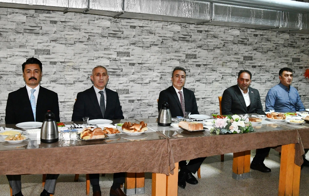 Vali Çiçek, Muhtarlarla bir araya geldi