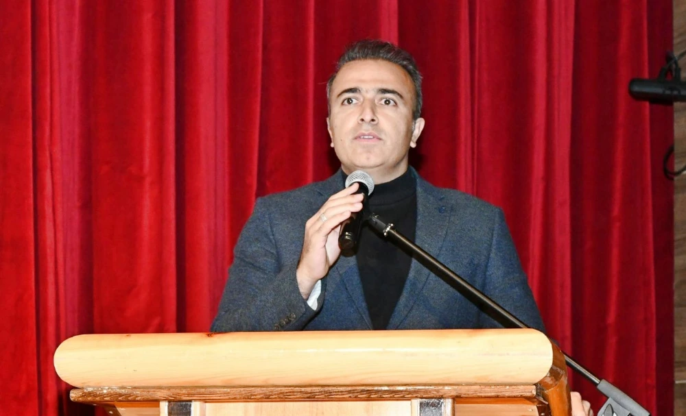 Vali Çiçek, “Buğday Tanesi” Filmi Gösterimine Katıldı