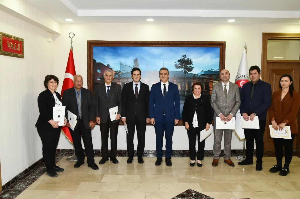 Vali Çiçek’ten Nüfus Müdürlüğüne başarı belgesi