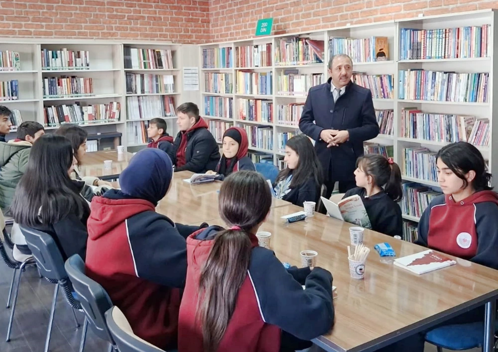Çıldır İmam Hatip Lisesi Öğrencilerinden İlçe Kütüphanesine Anlamlı Ziyaret