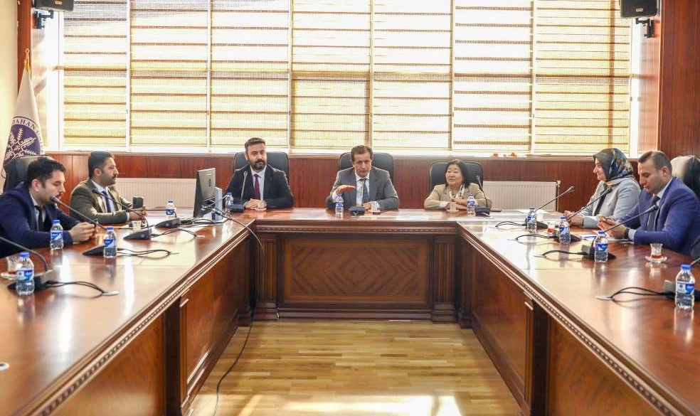 ARÜ’de Uluslararası Öğrenciler İçin Uyum Toplantısı Düzenlendi