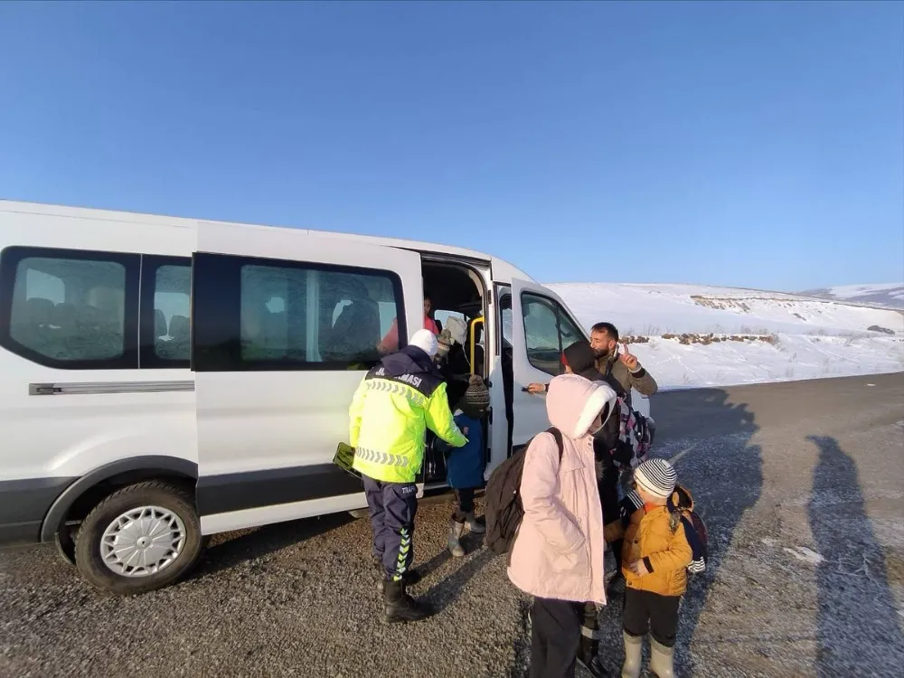 Jandarmadan okul çevreleri ve servislere denetim