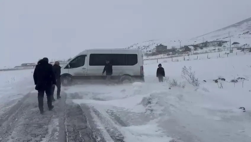 Çocukların imdadına meclis üyeleri yetişti