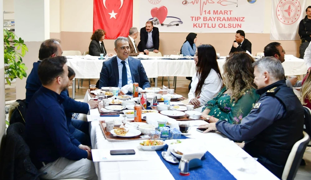 Vali Çiçek, 14 Mart Tıp Bayramı’nda Sağlık Çalışanlarıyla bir araya geldi