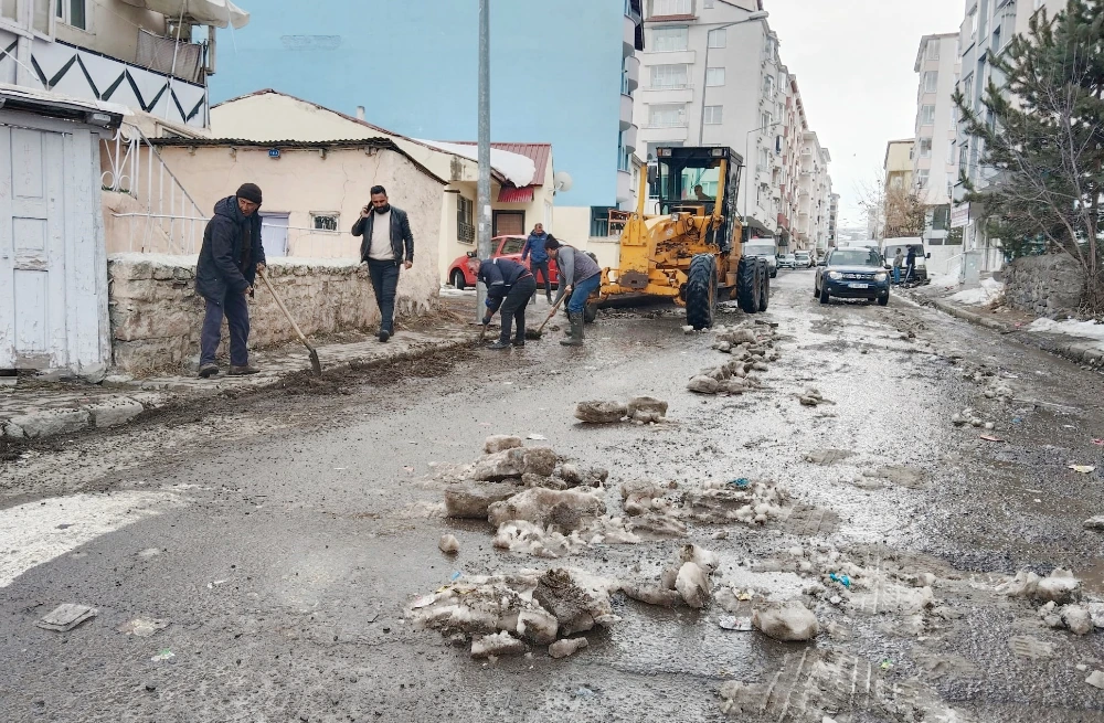 Belediye Kar ve Buz Temizleme Çalışmalarını sürdürüyor