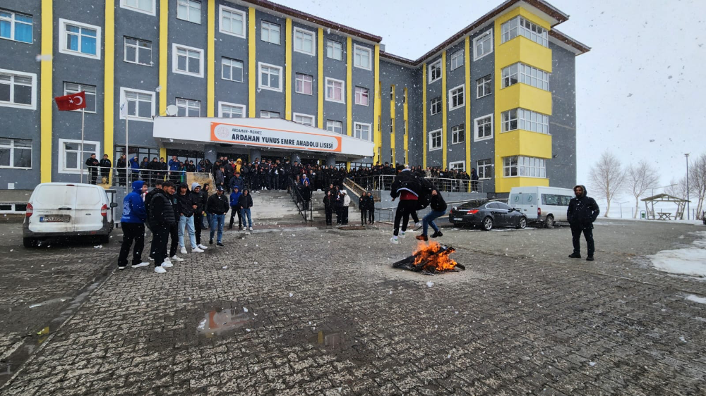 YUNUS EMRE ANADOLU LİSESİ’NDE NEVRUZ COŞKUSU