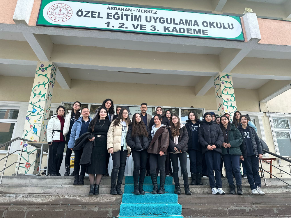 Ardahan Fen Lisesi öğrencilerinden anlamlı ziyaret