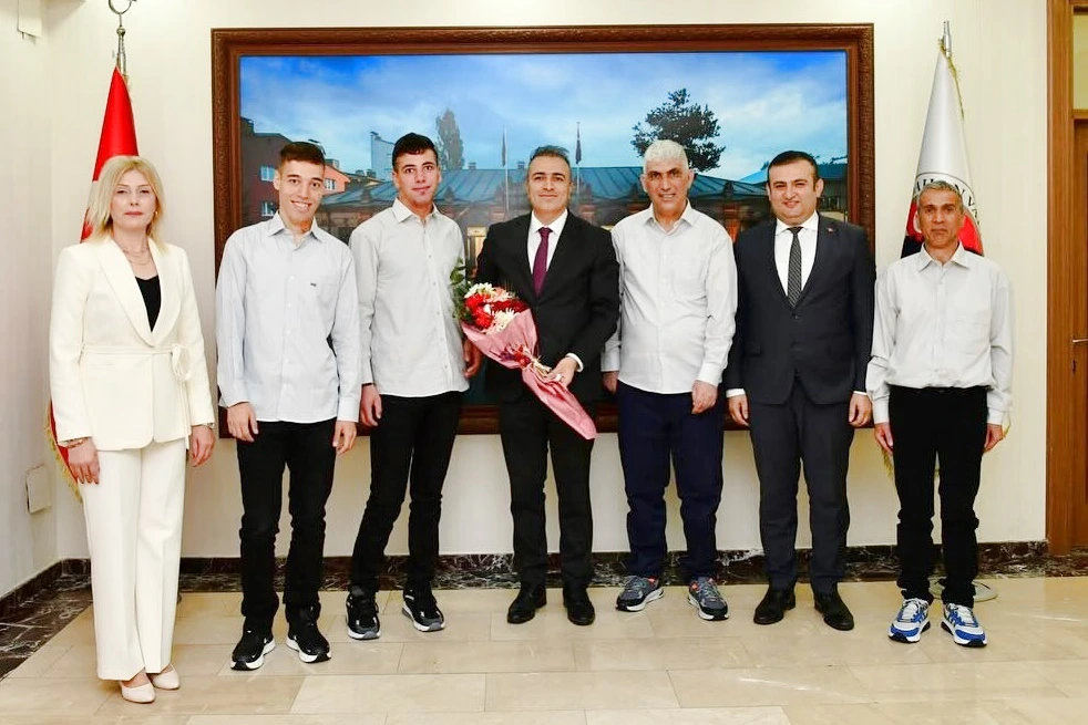 Vali Çiçek, Özel bireyleri makamında Ağırladı