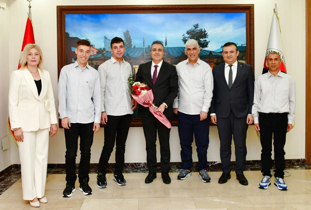 Vali Çiçek, Özel bireyleri makamında Ağırladı